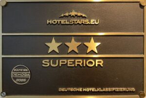Das Oste-Hotel wurde mit Superior 3 Sterne ausgezeichnet. Zu sehen ist das Hotelstars Dehoga Schild.